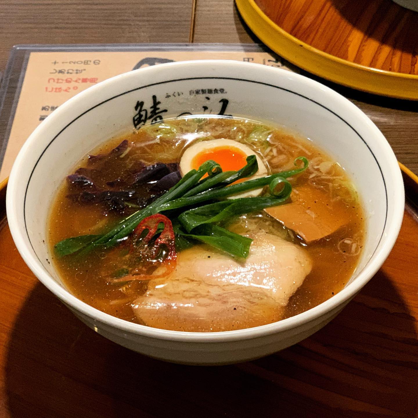 娘宅の食事担当から解放されてまずはラーメン。今頃だけど、鯖の江デビュー。つけ麺食べるべきらしいけど、こちらも美味しいね。#鯖の江