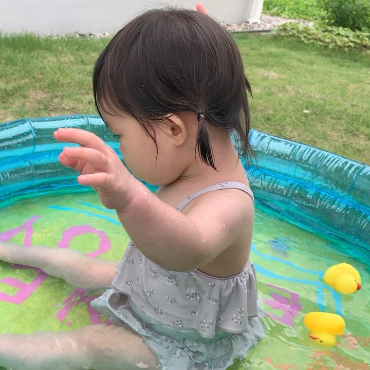 ゆずちゃん、初めての水あそび🥰