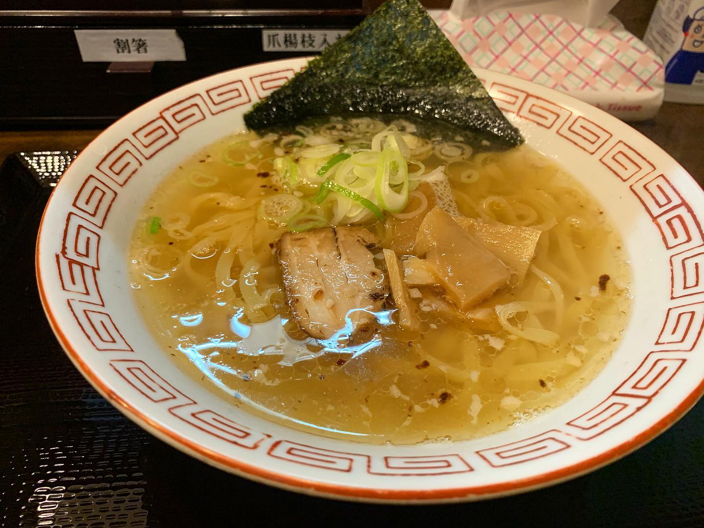 夜は孤食のソロ活で。しょうゆ派の私、初めての「塩」にチャレンジ。ちょっとオトナの味でした️